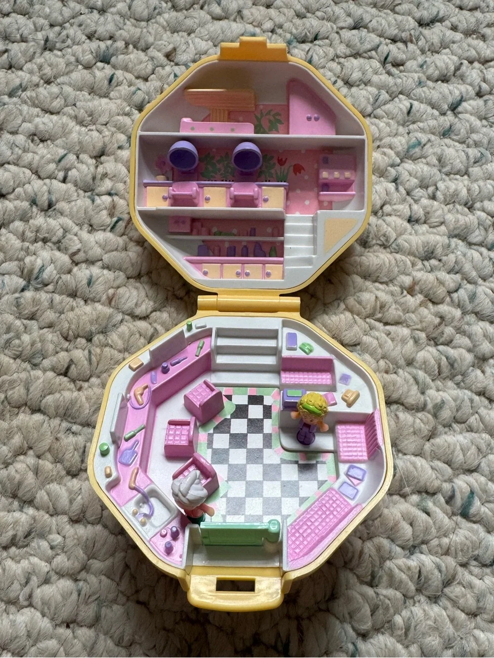 Vintage 1990 Polly Pocket Hair Salon playset made by Bluebird